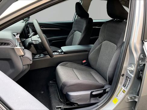 Used 2025 Toyota Camry LE FWD image 8