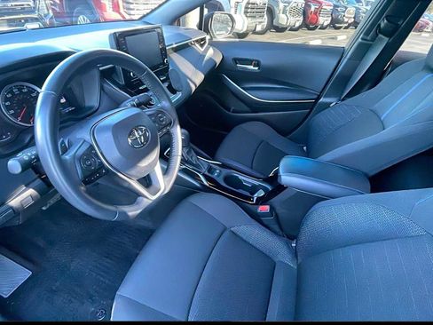 Used 2022 Toyota Corolla SE image 3
