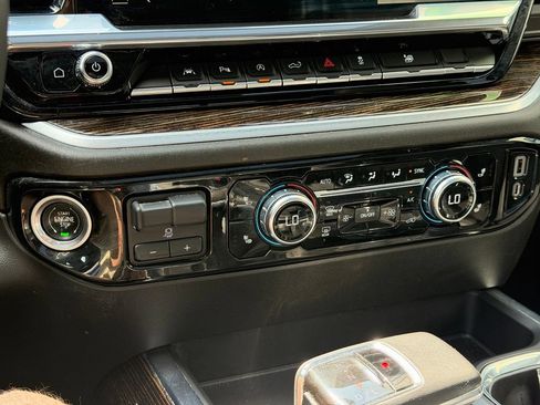 Used 2022 GMC Sierra 1500 Elevation w/ Elevation Premium Package AWD/4WD image 13