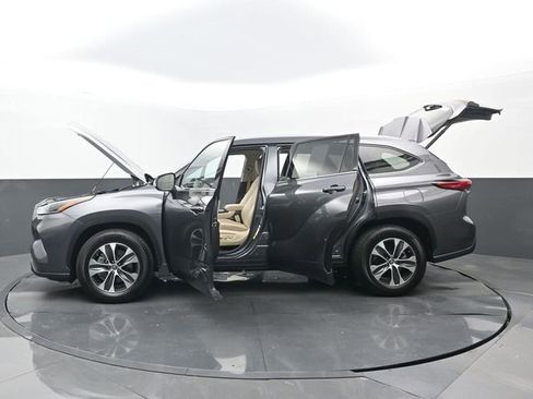 Used 2021 Toyota Highlander XLE FWD image 35