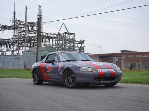 Used 1999 MAZDA MX-5 Miata RWD image 2