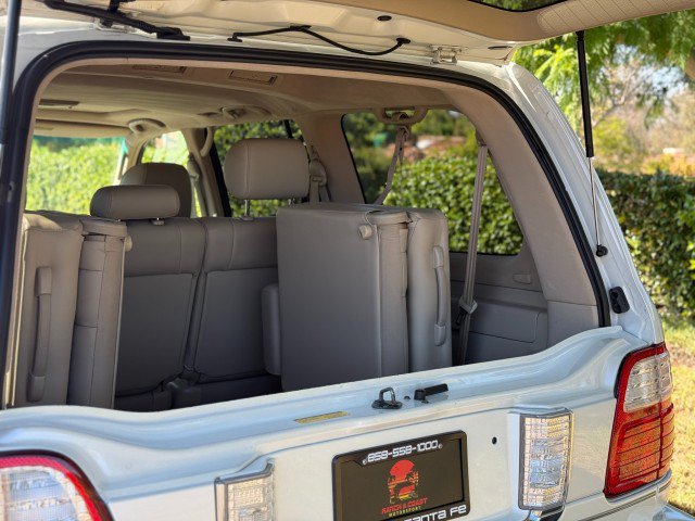 Used 2004 Lexus LX 470 4WD image 40