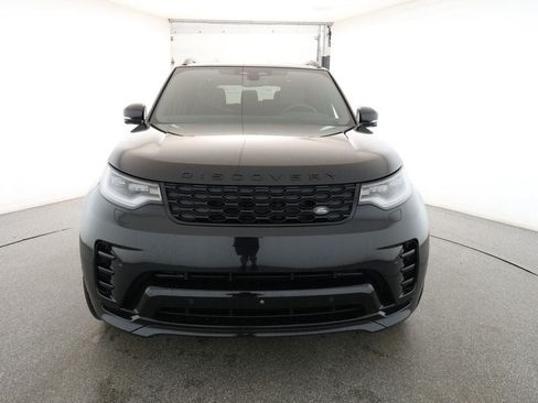 Used 2024 Land Rover Discovery Dynamic SE AWD/4WD image 2