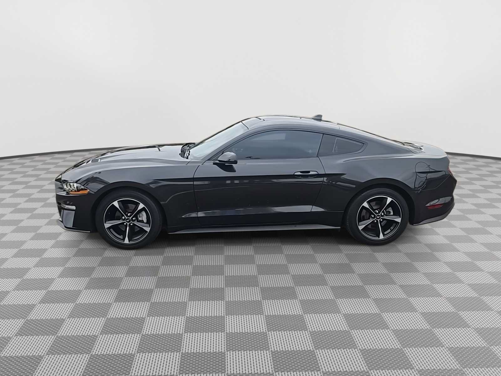 Used 2023 Ford Mustang Coupe RWD image 5