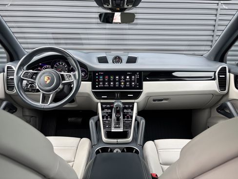 Used 2022 Porsche Cayenne image 12