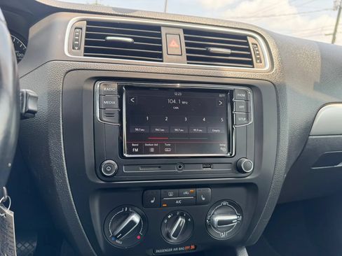 Used 2014 Volkswagen Jetta SE FWD image 17