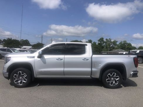 Used 2022 GMC Sierra 1500 SLT image 1
