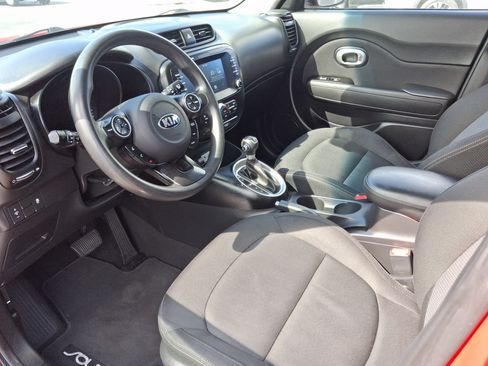 Used 2019 Kia Soul + FWD image 8