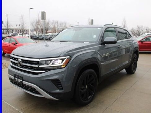 Used 2022 Volkswagen Atlas Cross Sport SE w/ Panoramic Sunroof Package image 3
