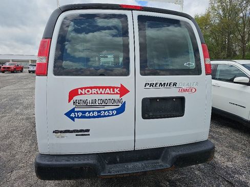 Used 2016 Chevrolet Express 2500 RWD image 12