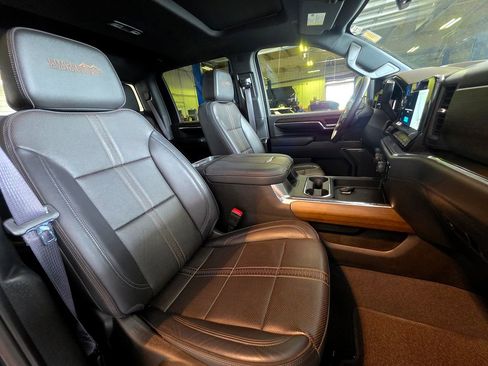 Used 2024 Chevrolet Silverado 2500 High Country w/ High Country Premium Package AWD/4WD image 82