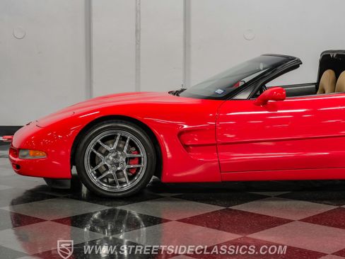 Used 1998 Chevrolet Corvette Coupe w/ Roof Pkg RWD image 23