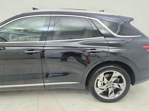 Used 2025 Genesis Electrified GV70 Advanced w/ Prestige Package image 11