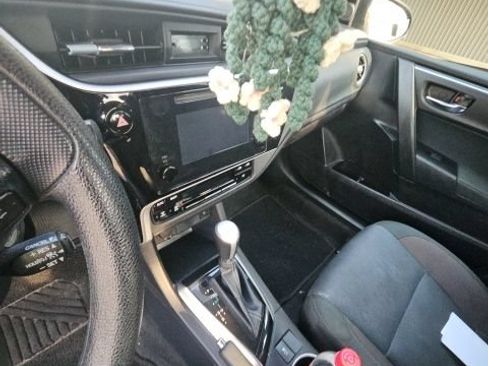 Used 2017 Toyota Corolla LE FWD image 11