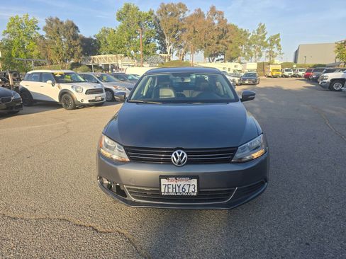 Used 2014 Volkswagen Jetta SE FWD image 2