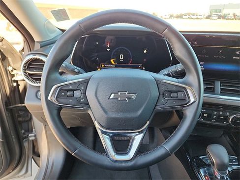 Used 2025 Chevrolet Trax ACTIV w/ Sunroof Package image 17