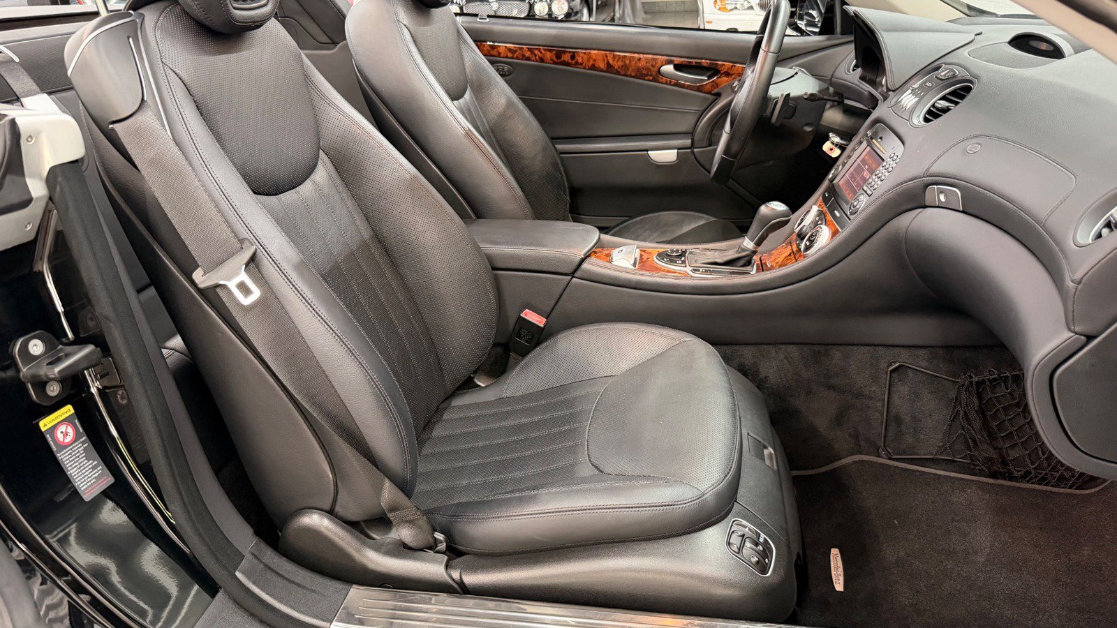 Used 2011 Mercedes-Benz SL 550 image 28