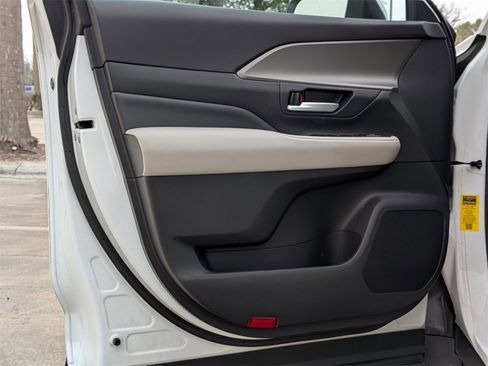 Used 2024 Toyota Grand Highlander XLE image 7