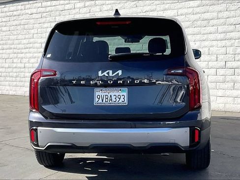Used 2025 Kia Telluride LX FWD image 3