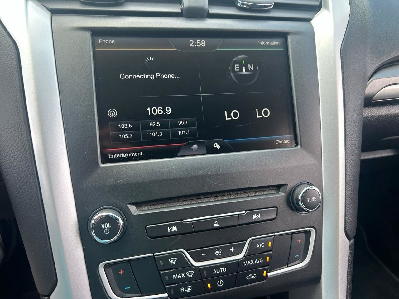 Used 2016 Ford Fusion SE FWD image 15