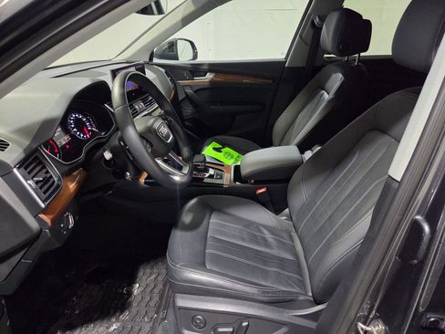 Used 2022 Audi Q5 2.0T Premium w/ Convenience Package image 9