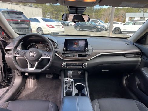 Used 2024 Nissan Altima 2.5 SV image 8