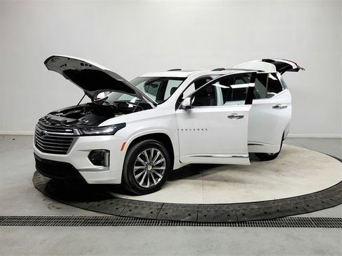Used 2023 Chevrolet Traverse Premier image 11