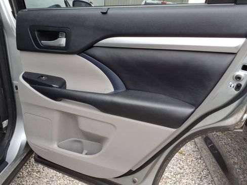 Used 2017 Toyota Highlander XLE image 10