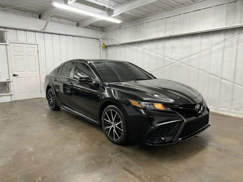 Used 2021 Toyota Camry SE FWD image 1