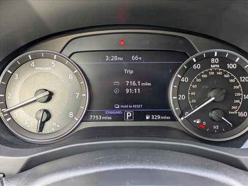 Certified 2025 INFINITI QX50 Luxe image 11