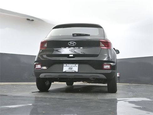 Used 2025 Hyundai Venue SE image 33