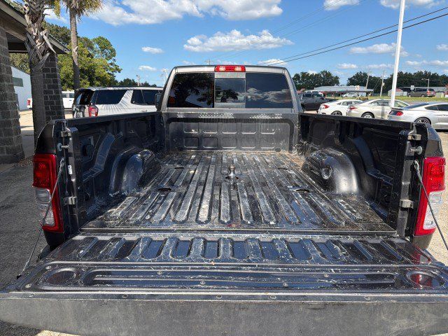 Used 2024 RAM 3500 Tradesman w/ Chrome Appearance Group AWD/4WD image 6