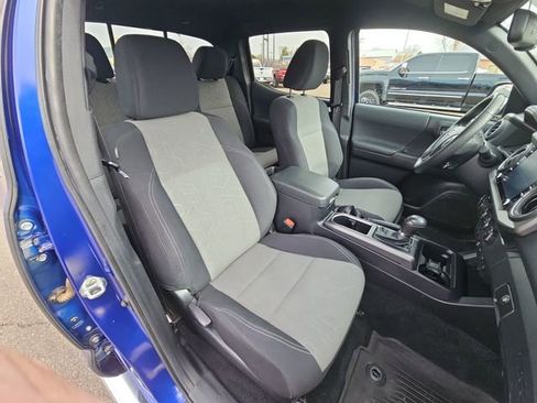 Used 2022 Toyota Tacoma TRD Off-Road w/ Technology Package image 15