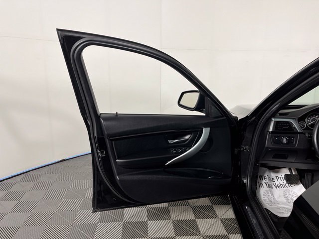 Used 2016 BMW 328i xDrive Sedan AWD/4WD image 11