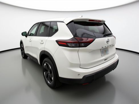 Used 2025 Nissan Rogue SV image 6