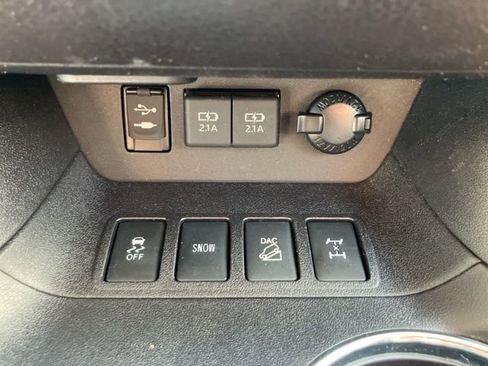 Used 2019 Toyota Highlander XLE AWD/4WD image 20
