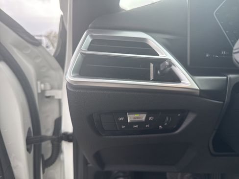 Used 2025 BMW 330i Sedan image 18