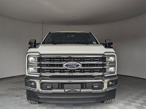 Used 2024 Ford F250 Lariat w/ Chrome Package image 3