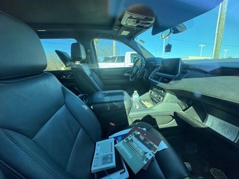 Used 2022 Chevrolet Suburban Z71 w/ Z71 Off-Road Package image 3