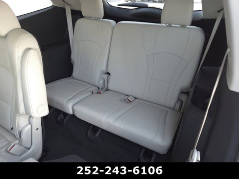 Used 2023 Buick Enclave Essence image 32