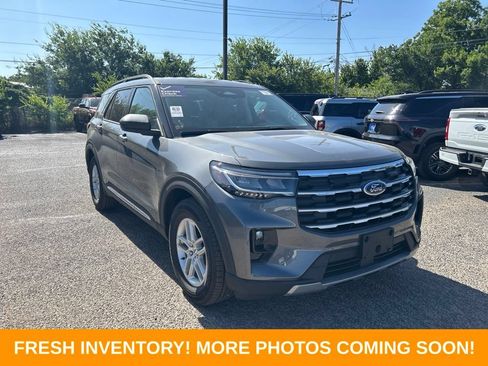 Used 2025 Ford Explorer Active w/ Active Comfort Package RWD image 1