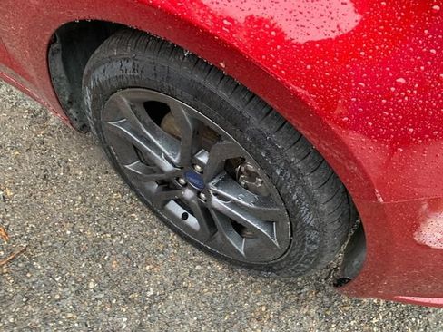 Used 2018 Ford Fusion SE w/ Equipment Group 201A FWD image 5