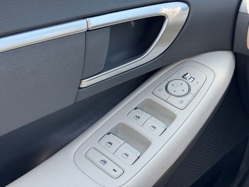 Used 2025 Hyundai Sonata SE image 16