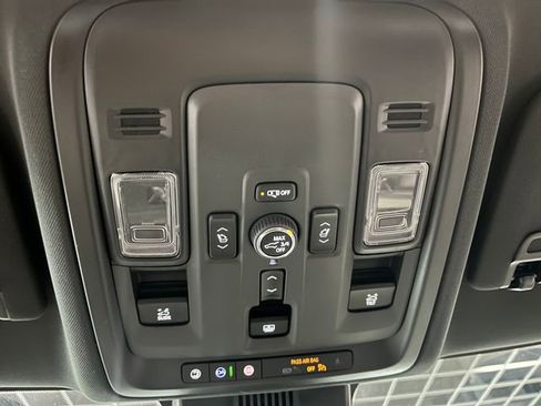 Used 2025 Chevrolet Suburban Premier w/ Sun And Tow Package AWD/4WD image 23