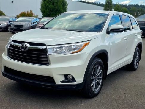 Used 2016 Toyota Highlander LE AWD/4WD image 4