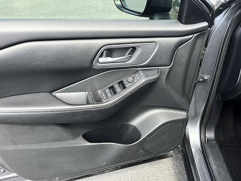 Certified 2025 Nissan Rogue SV FWD image 19
