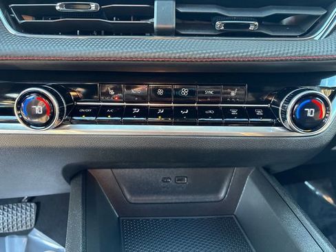 Used 2025 Chevrolet Equinox RS image 32