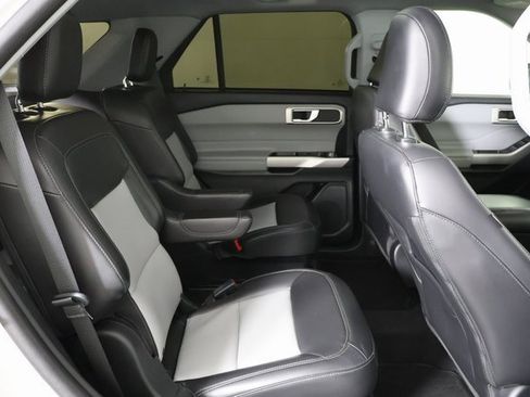 Used 2022 Ford Explorer XLT w/ Equipment Group 202A image 14