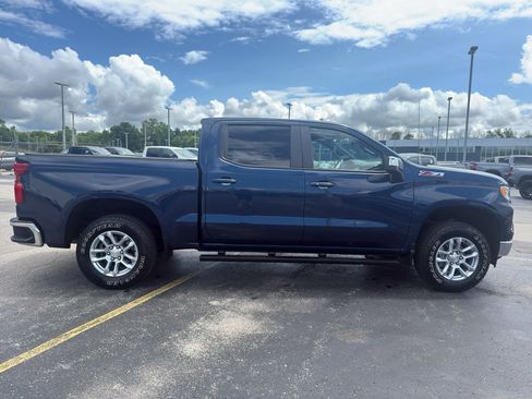 Certified 2022 Chevrolet Silverado 1500 LT w/ Z71 Off-Road Package AWD/4WD image 4