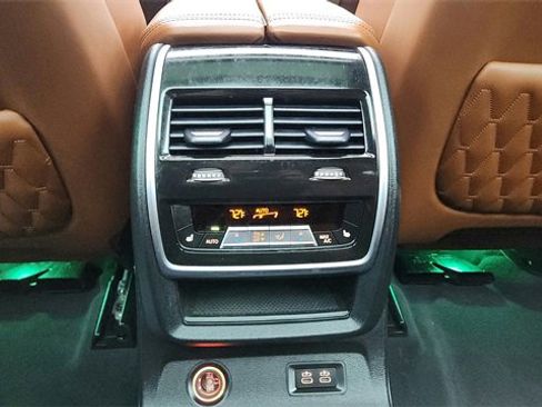 Used 2025 BMW X7 M60i image 68